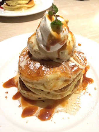 ついつい食べちゃった “夜中のパンケーキ”