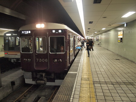 阪急7300系普通 堺筋線日本橋駅02