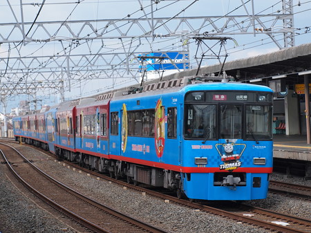 京阪8000系トーマス号特急 京阪本線西三荘駅02