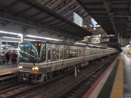 223系新快速 東海道本線大阪駅