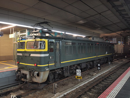 EF81 トワ釜単機回送 東海道本線大阪駅02