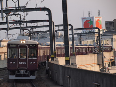 阪急6000系普通 阪急宝塚線豊中駅01