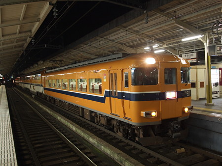 近鉄30000系特急 近鉄山田線宇治山田駅