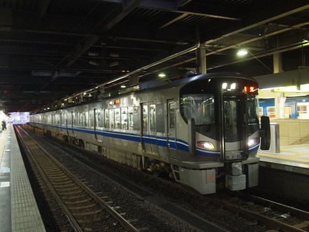 521系普通 北陸本線金沢駅01