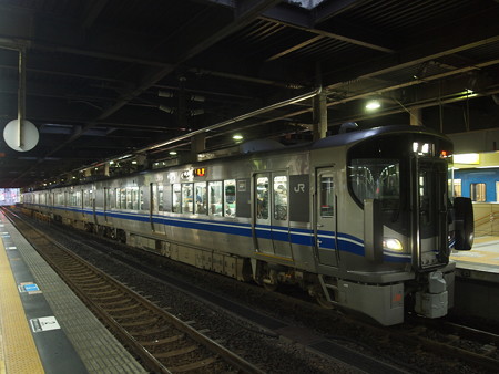 521系普通 北陸本線金沢駅02