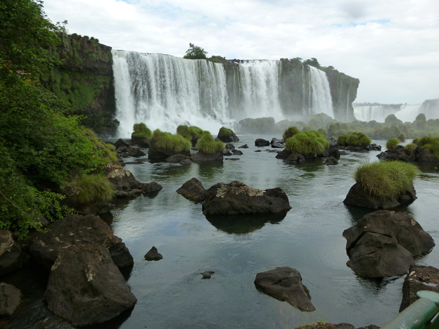 水が少なくて迫力の無いイグアスの滝