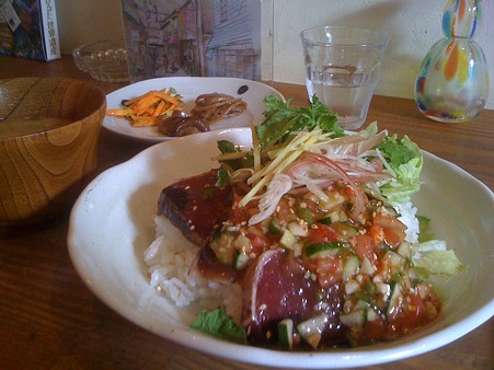 鰹たたき丼じゃなくて皿