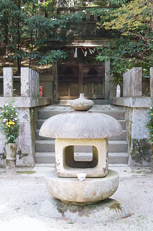 2011年04月17日_DSC_0098観心寺楠正成首塚