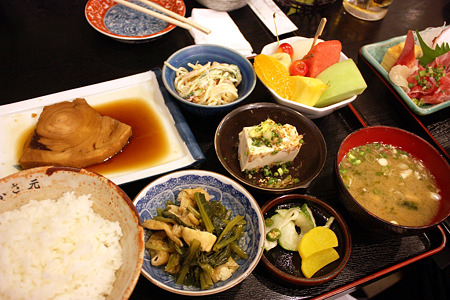 西千葉「中華料理 和食 ふさ元」 和定食 750円(カジキの煮魚)
