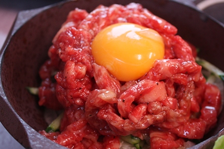 千葉・芝山町 大衆肉料理 大幸/和牛ユッケ 630円(1人前)