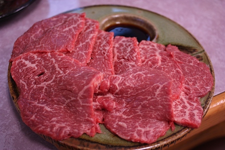 千葉・芝山町 大衆肉料理 大幸/和牛モモ刺身 520円(1人前)