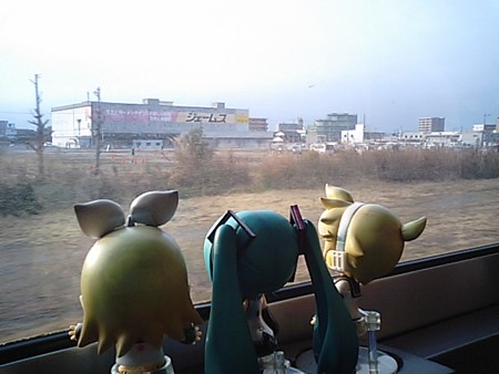 岡山→北長瀬間。 レン:「やっぱり電車の旅が一番いいよ」 ミク:「...