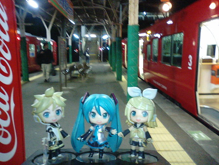 ミク:「延岡駅に到着です!」 レン:「やぁー、疲れた疲れた」 リン...