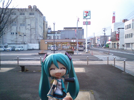 ミク:「今朝はゆっくりなんですね♪ 朝食の買い出しですね!」