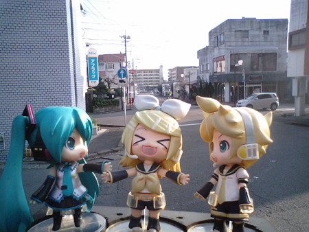 リン:「やったぁー言えたぁぁぁ!!♪♪」 ミク:「すごいすごい!!...