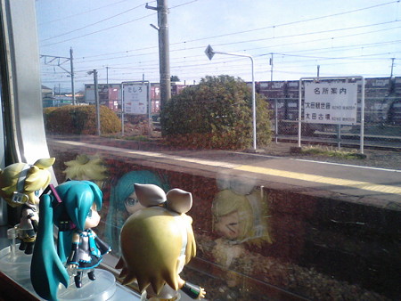 田代駅に停車。 リン:「田代まさしさんのふるさとー♪」 レン:「そ...
