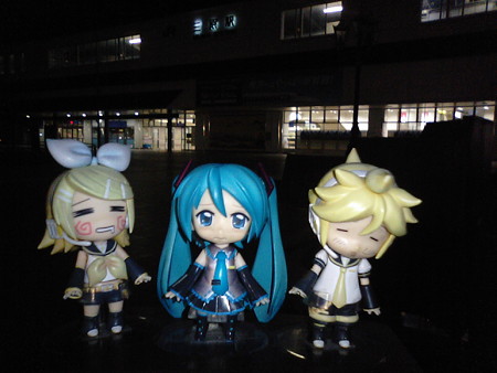 リン:「……ぼへー」 レン:「…………Zzzz」 ミク:「うう……やっぱ...