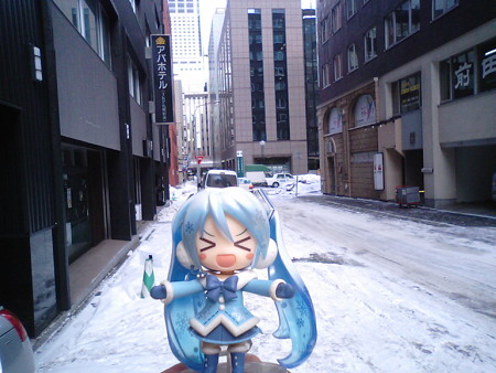 ホテルを出発しました。札幌は今日、最高気温が -4℃の予想です。 雪...