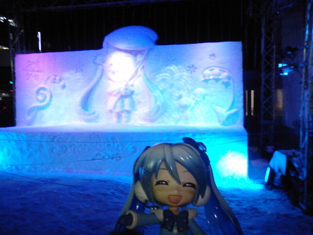 雪ミク:「プロジェクションマッピング、大感動です。マスター、……ホントに...
