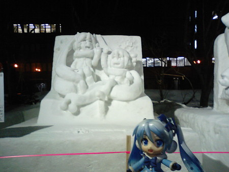 雪ミク:「ミクテト・ハイタッチでーす♪」