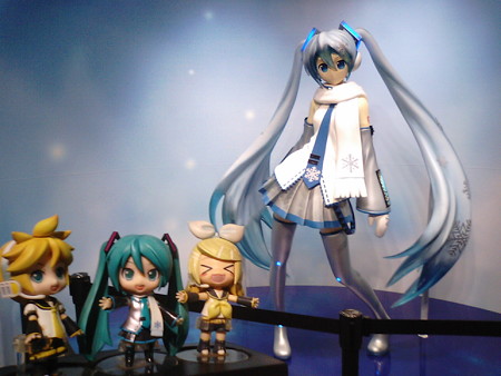 再びSNOW MIKU スカイタウンです。 ミク:「等身大雪ミクでぇーす♪」 リ...