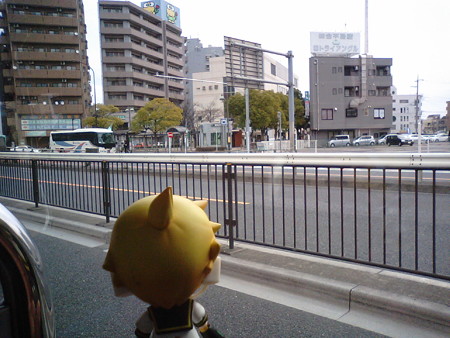 一之江駅前に停車。 レン:「さすが急行バス、速いね!」 道路がら空...