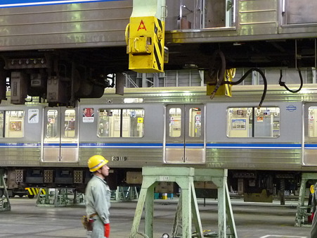 101114-大阪市交フェス 車体吊上 (17)