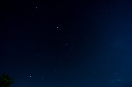 周りが明るすぎて星があまり見えない