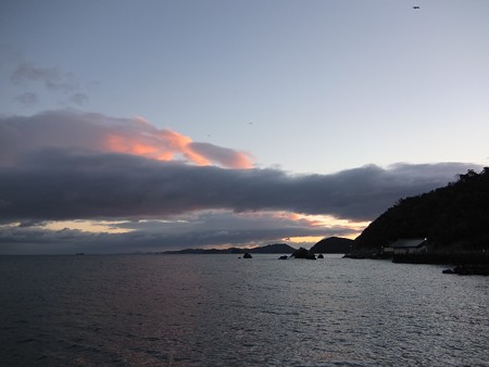 夫婦岩 遠望02 12月朝6:55
