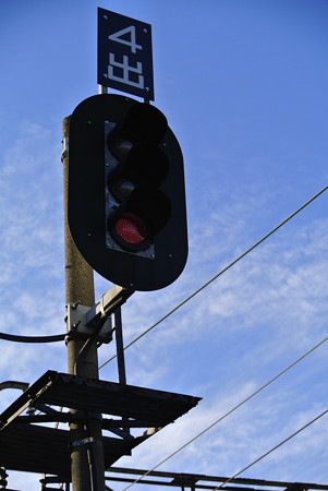 貨物線信号機と空