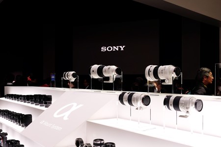 2015.02.12　CP+2015　SONYブース　レンズの奥にステージ