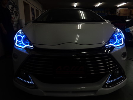 トヨタＡＱＵＡ　京都府　イカリング・ＮＥＷアウディ風ＬＥＤ取付　スモール時