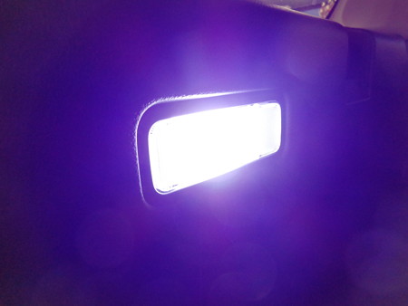 レヴォーグ　神奈川県　ルームランプＬＥＤ交換　トランク