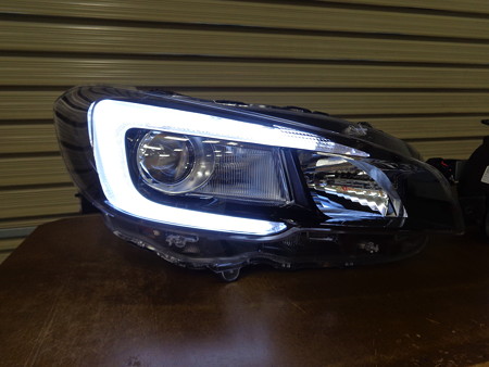 レヴォーグ　奈良県　ＮＥＷアウディ風ＬＥＤ　ホワイト　運転席側