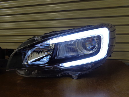 レヴォーグ　奈良県　ＮＥＷアウディ風ＬＥＤ　ホワイト　助手席側