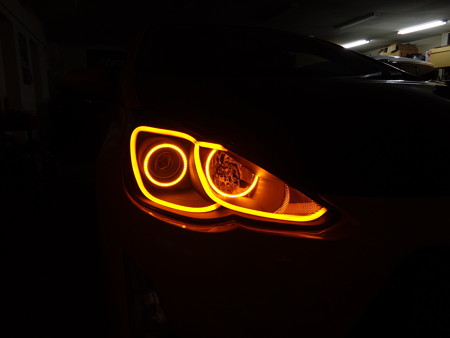 トヨタＡＱＵＡ　ヘッドライト加工　２色イカリング　ＮＥＷアウディ風ＬＥＤ　オレンジ　運転席側