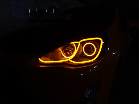 トヨタＡＱＵＡ　ヘッドライト加工　２色イカリング　ＮＥＷアウディ風ＬＥＤ　オレンジ　助手席側