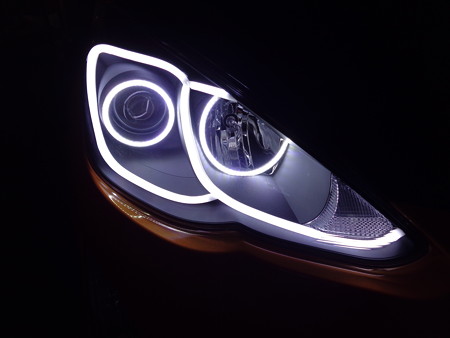 トヨタＡＱＵＡ　ヘッドライト加工　２色イカリング　ＮＥＷアウディ風ＬＥＤ　ホワイト　運転席側