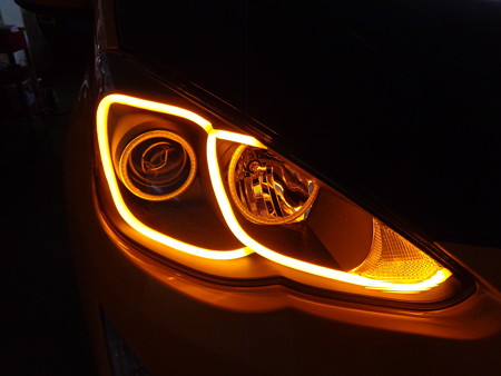 トヨタＡＱＵＡ　ヘッドライト加工　ＮＥＷアウディ風ＬＥＤ　オレンジ　運転席側