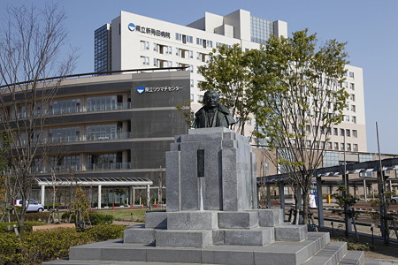大倉喜八郎像