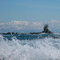 海から　立山連峰　波