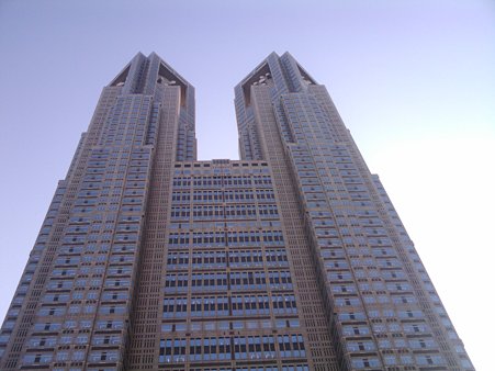2010-06-02 この右側の一番上がさっき登った45階展望室でごさいます。17.41.28