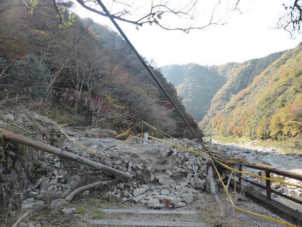 廃線ハイキングコース崩落現場