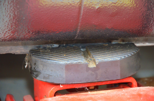 溝をボディーのジャッキポイントに合わせれば良いと思っていました 溝をボディーのジャッキポイントに合わせれば良いと思っていました