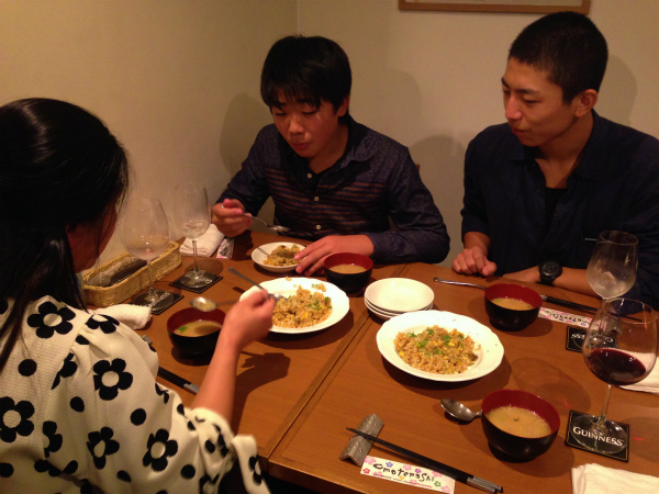 美味しいもの大好きな家内にとっては家族で一緒というのが大切な様子