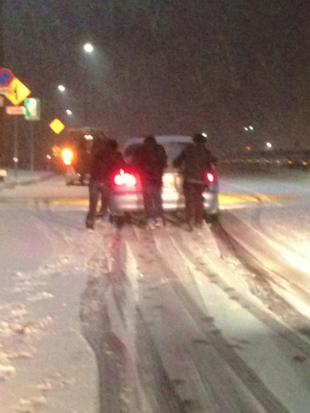 特にFRの車は滑るとお尻を振るので雪への弱さを実感します 特にFRの車は滑るとお尻を振るので雪への弱さを実感します