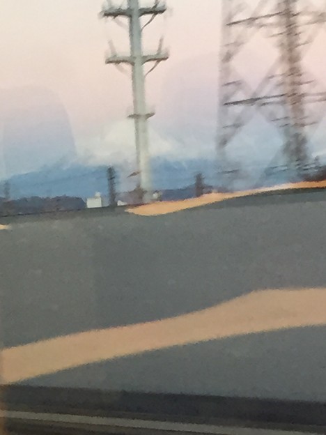 上りの新幹線の右車窓からの富士山
