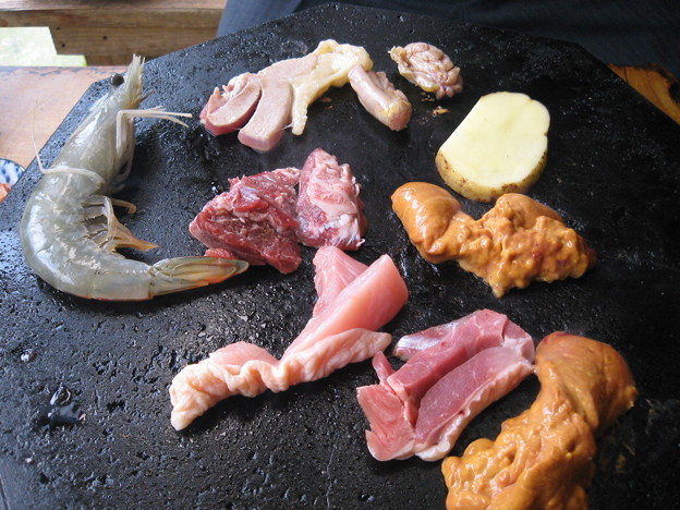 Photos: 地鶏と海鮮焼いてます